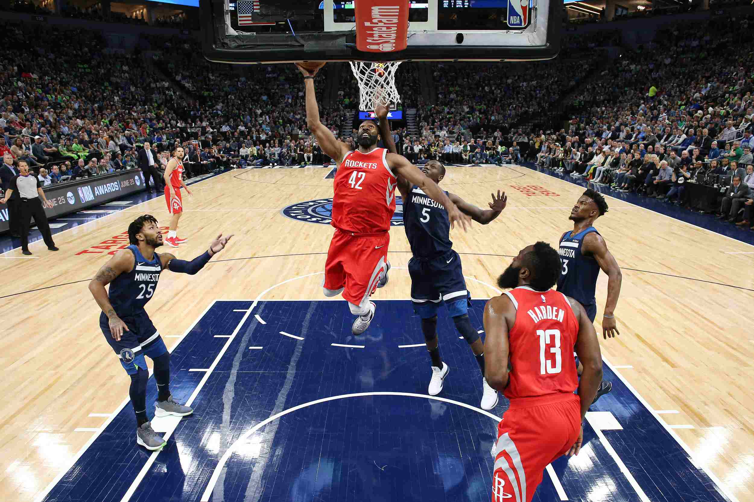 王一博转场流畅自如，硬核运动无缝切换虚拟世界（王一博切换自如，硬核运动无缝融入虚拟世界）