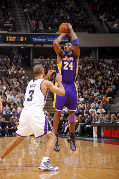 水平如何？菲利克斯训练中与门将本托互换角色，完成几次扑救（菲利克斯训练场客串门将，与本托互换位置多次完成扑救）