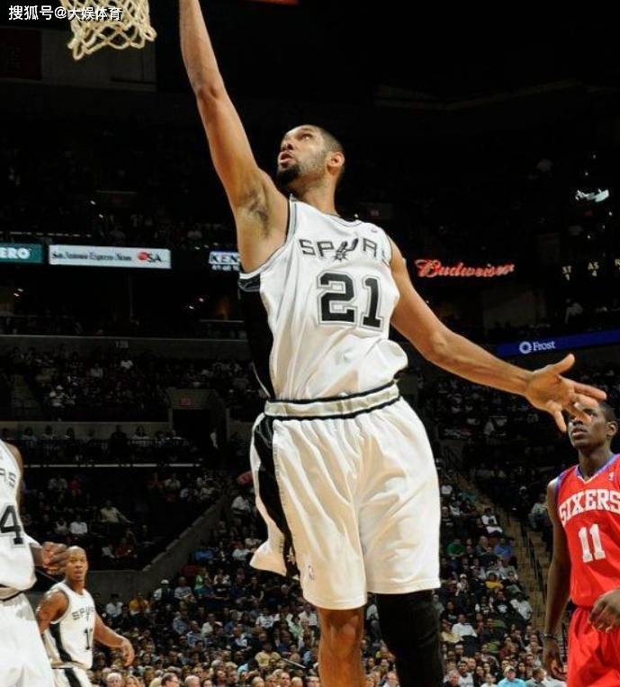 16岁的后卫萨蒙是继威尔希尔，道曼之后，第三位在...（继威尔希尔、道曼之后，年仅16岁的后卫萨蒙成为第三位在…）