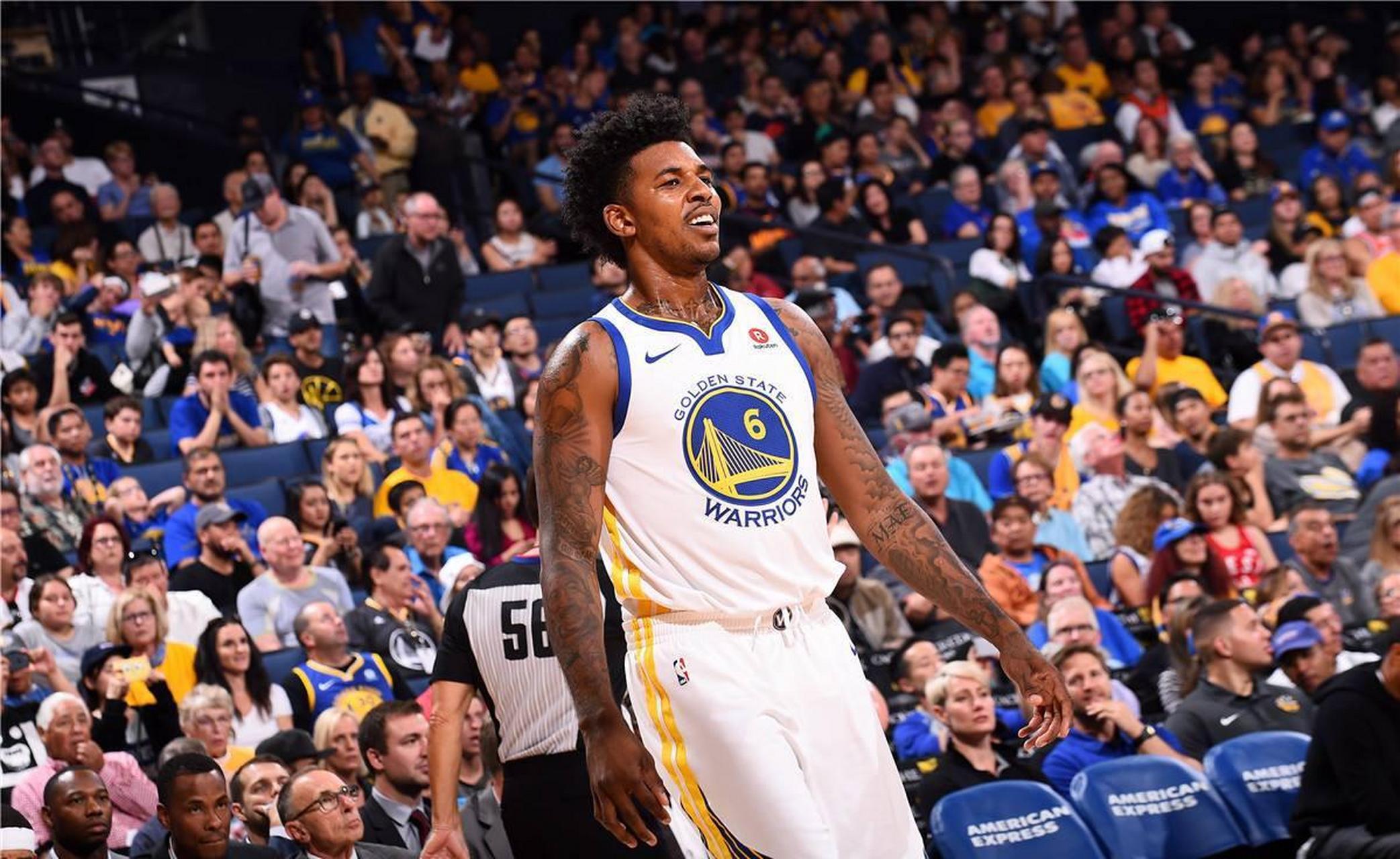 Hero扳平比分，菠萝关羽盯死敌方双c（Hero将比分扳平，菠萝关羽锁死对面双C）